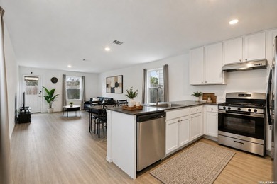 Welcome to 10918 Presa Way, a beautifully maintained Lennar home - photo 4