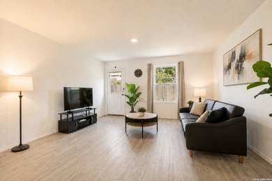 Welcome to 10918 Presa Way, a beautifully maintained Lennar home - photo 8