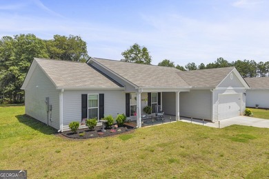 Welcome home! This ALMOST NEW, built in 2024, 3-bedroom, 2-bath - photo 2