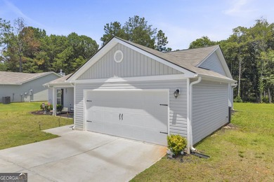 Welcome home! This ALMOST NEW, built in 2024, 3-bedroom, 2-bath - photo 3