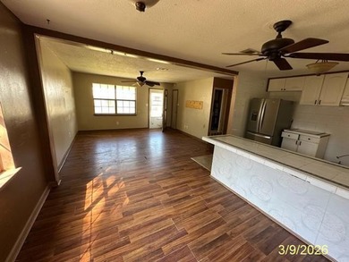 This brick home is competitively priced and located just 1.5 - photo 4