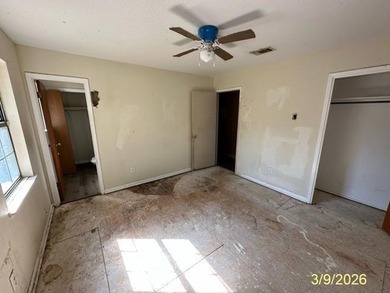 This brick home is competitively priced and located just 1.5 - photo 10