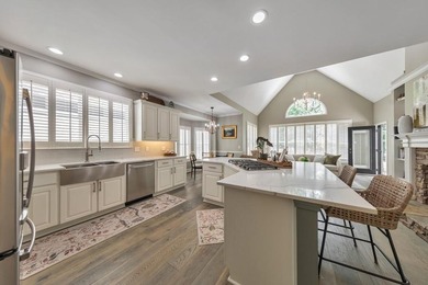 Welcome home to a truly exceptional combination of luxury - photo 3