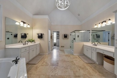 Welcome home to a truly exceptional combination of luxury - photo 5