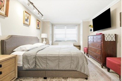 Welcome to this rarely available, most coveted, south facing - photo 6