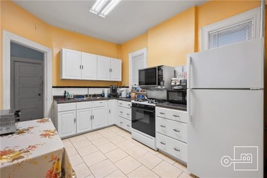 MIDWOOD MANOR!! Excellent location!!! Detached 3 story 2 family - photo 5