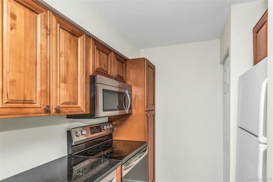 Welcome to Oceanside Cove! This beautifully maintained 2-bedroom - photo 4