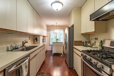 Welcome to this absolutely charming 2-bedroom, 2.1-bath townhome - photo 11