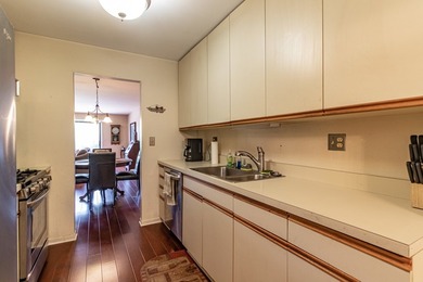 Welcome to this absolutely charming 2-bedroom, 2.1-bath townhome - photo 12