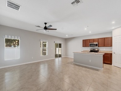 Lightly lived in 2019 construction with a split floor plan. This - photo 3