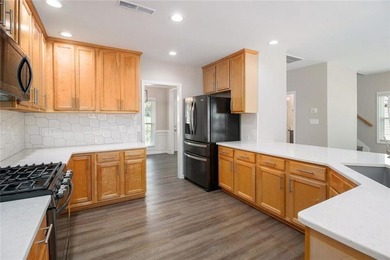 Stunning stucco home in the highly sought-after Summer Grove - photo 14