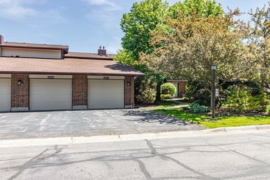 Welcome to this absolutely charming 2-bedroom, 2.1-bath townhome - photo 27