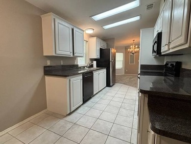 Welcome to this spacious 3-bedroom, 2-bath manufactured home in - photo 10
