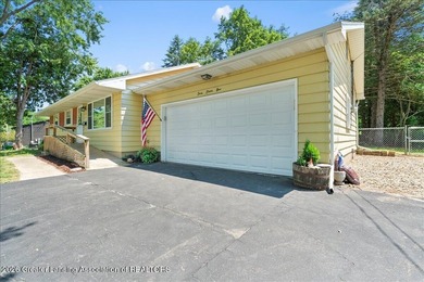 Welcome to 4089 N. Pine Dell Dr in Lansing, a well-maintained - photo 7