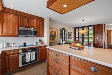 This beautifully appointed 1-bedroom, 2-bathroom condo offers - photo 14