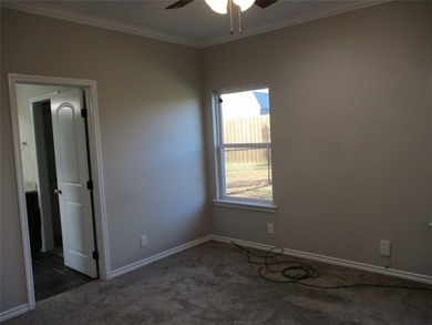 Move in Ready, Seller Financing will have you ready for back to - photo 18