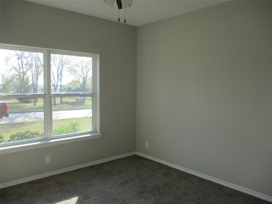 Move in Ready, Seller Financing will have you ready for back to - photo 29