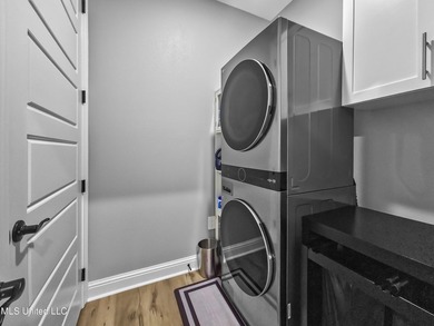 Experience refined living in the heart of Florence Gardens, a - photo 19