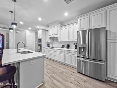 Experience refined living in the heart of Florence Gardens, a - photo 21