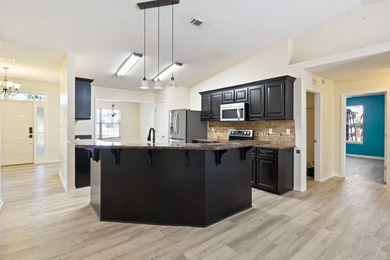 Updated pool home located in a quiet cul-de-sac in Gulf Breeze - photo 9