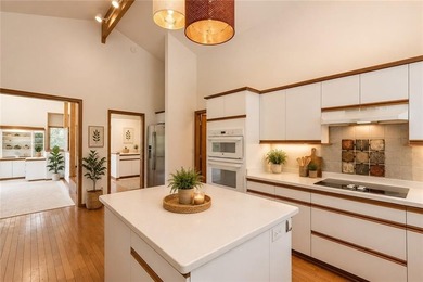 Gorgeous custom-built Lindal Cedar home offering 3 bedrooms and - photo 12