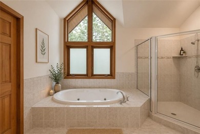 Gorgeous custom-built Lindal Cedar home offering 3 bedrooms and - photo 18