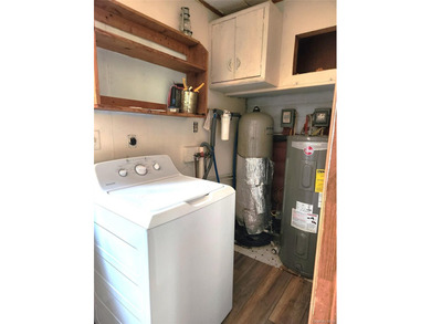 Location, Location! Affordable, year round 2 bedroom, 1 bathroom - photo 18