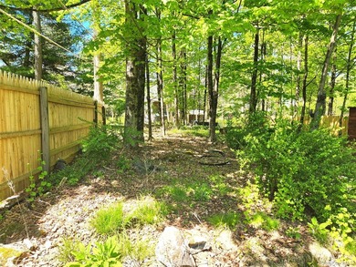 Location, Location! Affordable, year round 2 bedroom, 1 bathroom - photo 20