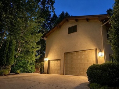 Gorgeous custom-built Lindal Cedar home offering 3 bedrooms and - photo 39