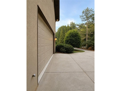 Gorgeous custom-built Lindal Cedar home offering 3 bedrooms and - photo 40