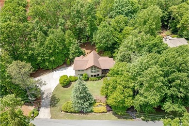 Gorgeous custom-built Lindal Cedar home offering 3 bedrooms and - photo 45
