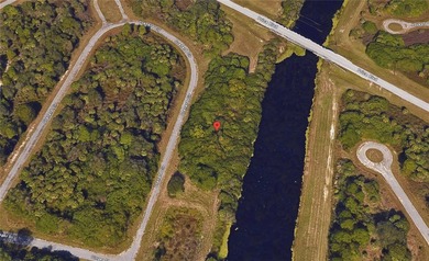 Great CANAL FRONT property in the heart of North Port's - photo 4