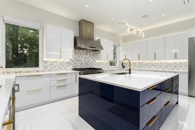 Luxurious, custom-built contemporary home built by Melinda - photo 14
