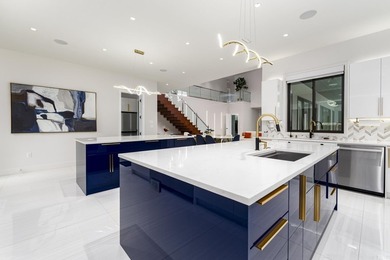 Luxurious, custom-built contemporary home built by Melinda - photo 15