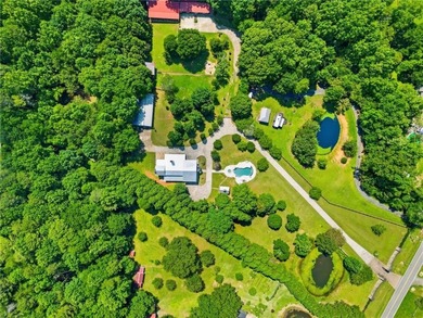 Luxury Estate on 5 Beautiful Acres with Saltwater Pool Welcome - photo 15