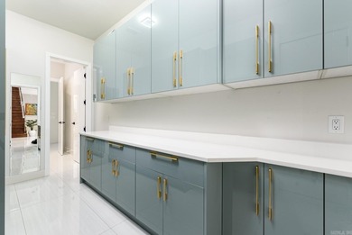 Luxurious, custom-built contemporary home built by Melinda - photo 17