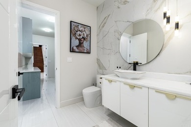 Luxurious, custom-built contemporary home built by Melinda - photo 18