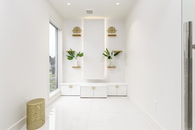 Luxurious, custom-built contemporary home built by Melinda - photo 19