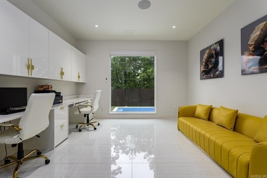 Luxurious, custom-built contemporary home built by Melinda - photo 20