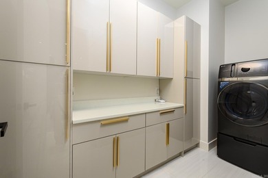 Luxurious, custom-built contemporary home built by Melinda - photo 33