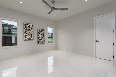 Luxurious, custom-built contemporary home built by Melinda - photo 35