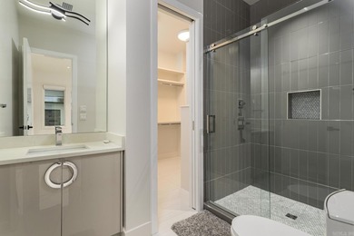 Luxurious, custom-built contemporary home built by Melinda - photo 36