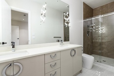Luxurious, custom-built contemporary home built by Melinda - photo 38