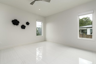 Luxurious, custom-built contemporary home built by Melinda - photo 39