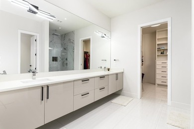 Luxurious, custom-built contemporary home built by Melinda - photo 40