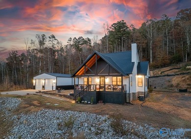 This newer 2023 craftsman style home sits on 16 acres and offers - photo 4