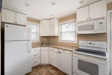 Welcome to this charming, well maintained Cape Cod style house - photo 6