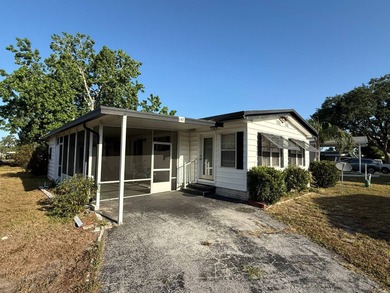 Mid Florida Lakes Area Home For Sale in Leesburg Florida