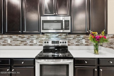 Welcome home to this well-maintained and immaculate 4-bedroom, 3 - photo 24