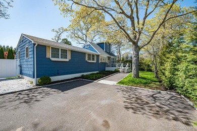 Ideally situated in the heart of Hampton Bays with walk-to- town - photo 7